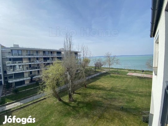 Siófok, Ezüstparton vízparti panorámás lakás eladó!