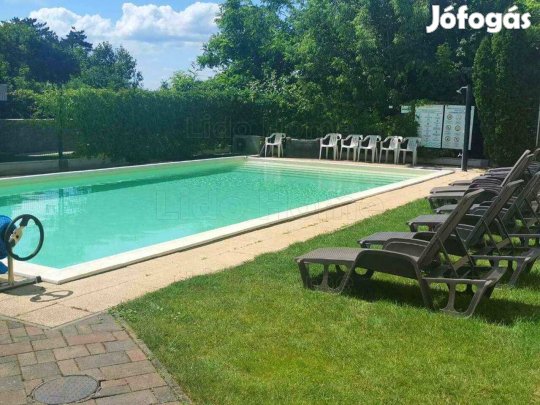 Siófok, Szabadifürdőn partközeli lakás eladó!