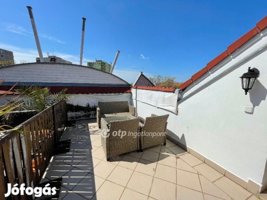 Siófok belvárosában eladó egy 66 m2-es téglalakás