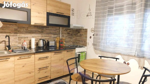 Siófok belvárosban felújított 2 szobás modern szép világos lakás