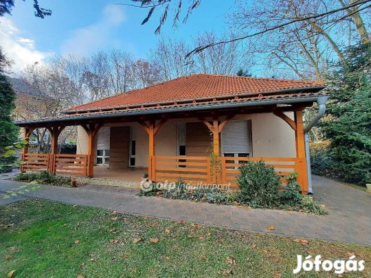 Siófoki 174 nm-es ház eladó