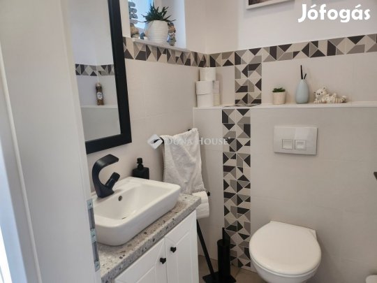 Siófoki 182 nm-es ház eladó