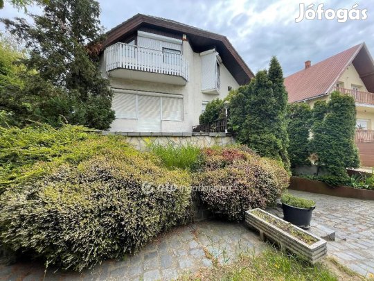 Siófoki 230 nm-es ház eladó