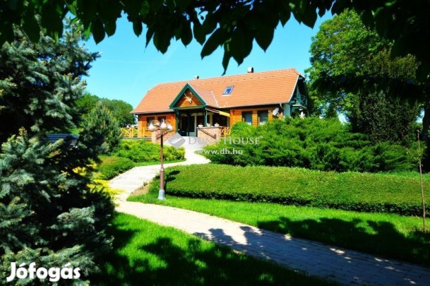 Siófoki 280 nm-es ház eladó