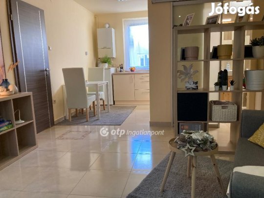 Siófoki 41 nm-es lakás eladó