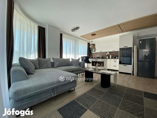 Siófoki 50 nm-es lakás eladó