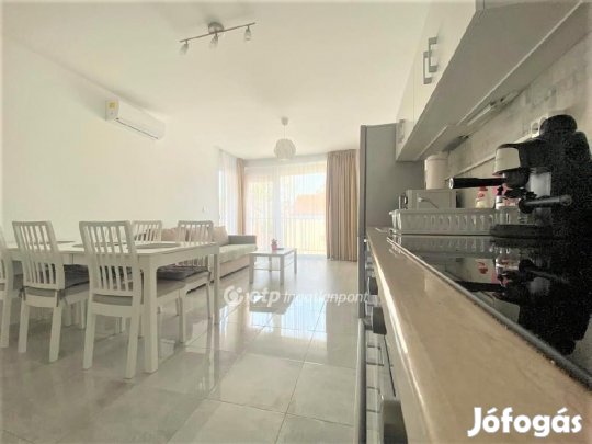 Siófoki 66 nm-es lakás eladó