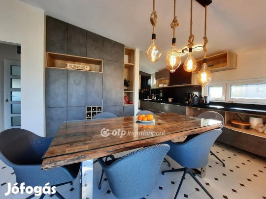 Siófoki eladó 91 nm-es lakás