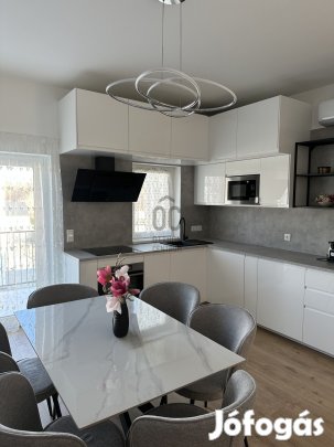 Siófoki kiadó új építésű tégla társasházi lakás