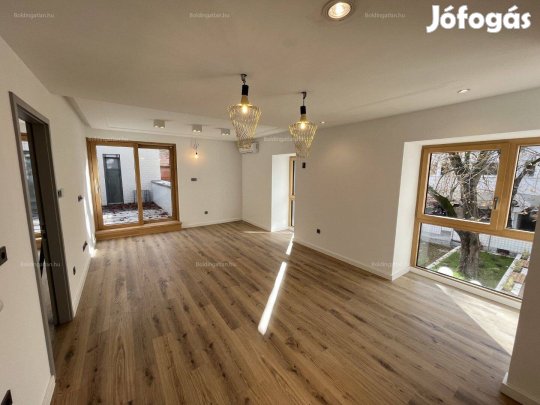 Siófokon A Belvárosban, Új Építésű Társasházban, 1. Emeleti Lakás