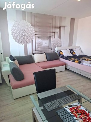 Siófokon eladó másfél szobás lakás, panelprogramos házban