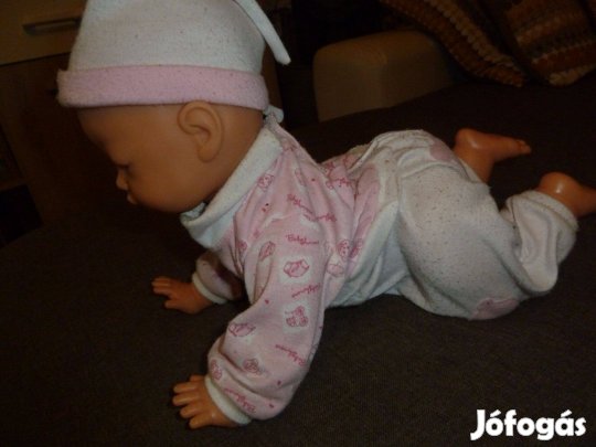 Sírós, nevetős mászó baba