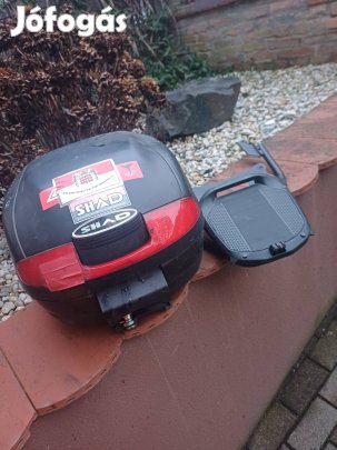 Sisak tartó-dobozzal.