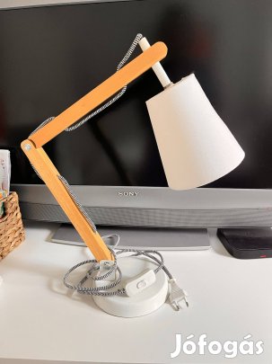 Skandináv hatású asztali lámpa 