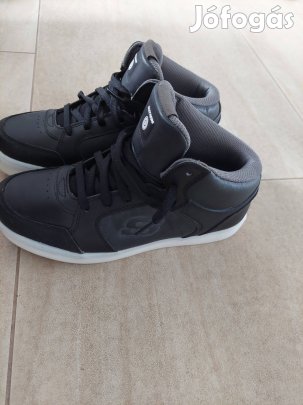 Skechers új félmagas 40-es cipő eladó