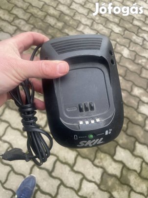 Skil akkumulátor töltő.