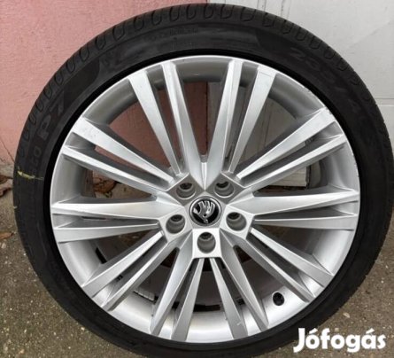 Skoda 19 colos Gyári könnyűfém felni garnitúra nyári gumival 