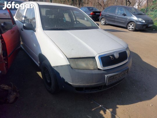 Skoda Fabia 1 karosszéria elemei fehér
