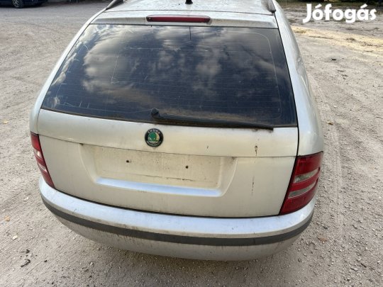 Skoda Fabia kombi csomagtér ajtó ezüst