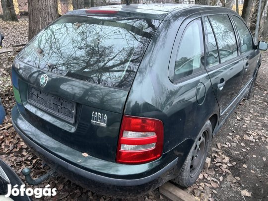 Skoda Fabia kombi csomagtér ajtó lámpa lökhárító vonóhorog ajtó
