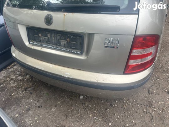 Skoda Fabia kombi csomagtér ajtó üveg lámpa lökhárító