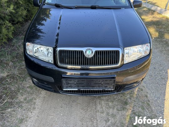 Skoda Fabia motorháztető díszrács sárvédő homlokfal zárhíd