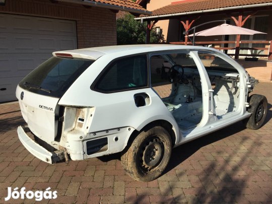 Skoda Octavia 3 hátsó sárvédő tető