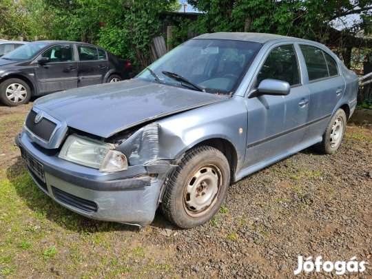 Skoda Octavia 5 ajtós és kombi 1.6 2004 Alkatrészei eladóak