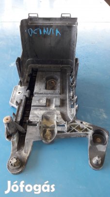Skoda Octavia II Akkumulátor Tartó