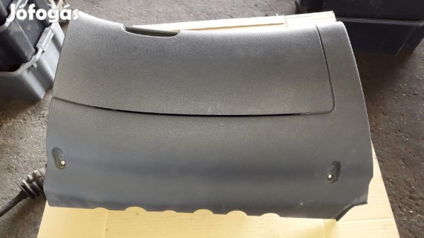 Skoda Octavia II Kesztyűtartó