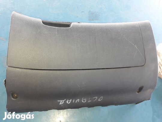 Skoda Octavia II Kesztyűtartó