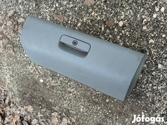 Skoda Octavia I 1 kesztyűtartó