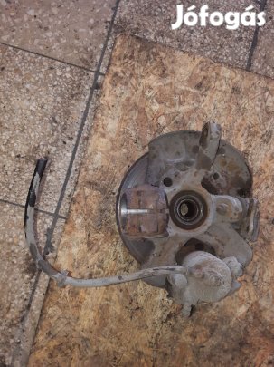 Skoda Octavia Jobb Első Csonkállvány Kerékaggyal + Féknyereg
