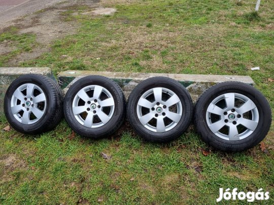 Skoda Octavia alufelni nyárigumival