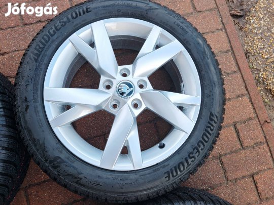 Skoda Octavia gyári 17 col alufelni 205/55r17 új Bridgestone téli 