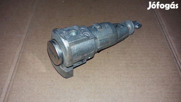 Skoda Roomster Jobb Első Ajtó Zárbetét