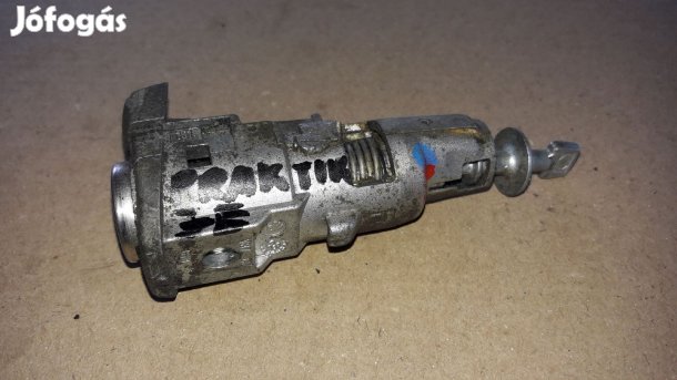 Skoda Roomster Praktik Jobb Első Ajtó Zárbetét