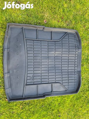 Skoda Superb III. csomagtértálca