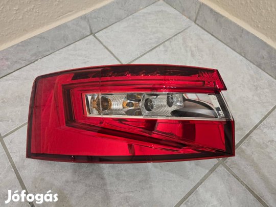 Skoda Superb bal hátsó lámpa