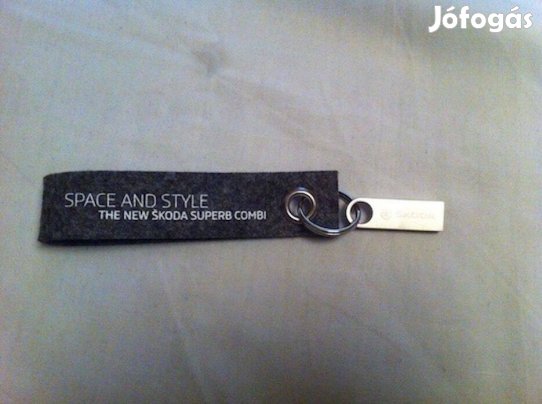 Skoda Superb kulcstartó & USB 2.0 pendrive 8 GB