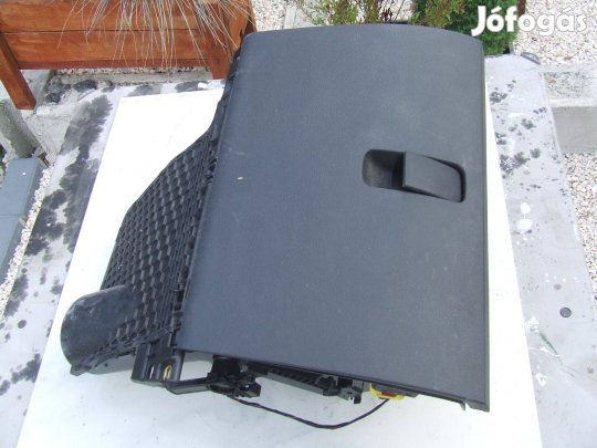 Skoda fábia III kesztyűtartó kompletten 2014-től 2021 ig