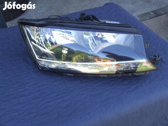 Skoda fábia jobb fényszóró 2014-2019 ig menetfényes