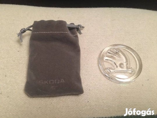 Skoda logós csiszolt kristályüveg papírnehezék