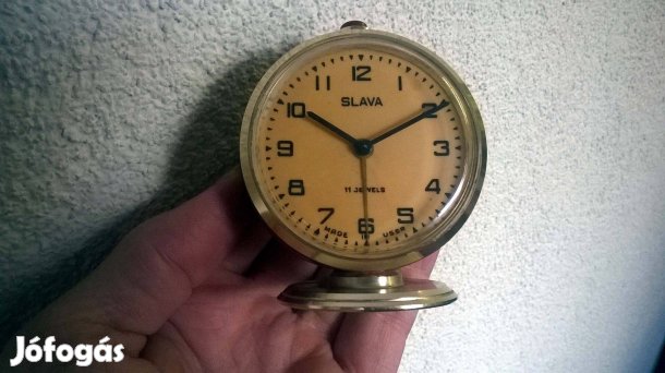 Slava ébresztőóra piros színben, mechanikus, Made in USSR
