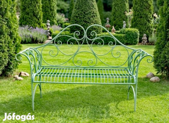 Smaragdzöld kerti pad - romantikus pihenés a tavaszi napsütésben 