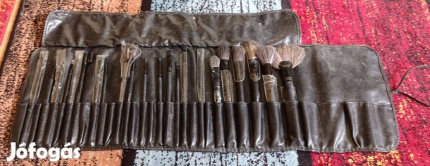 Sminkecset készlet összehajtható tokban 22 db-os