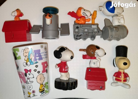 Snoopy csomag 7 db figura műanyag + 1 pohár  egyben 6999ft