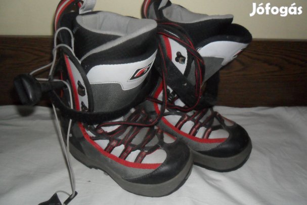 Snowboard bakancs,/40.5/ "Step In" kötéssel,rakt. készlet kisöprés !