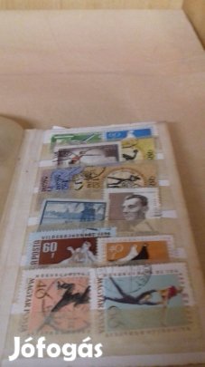 Sok régi bélyegek bőr albumban a 70-es évekből kb 150db