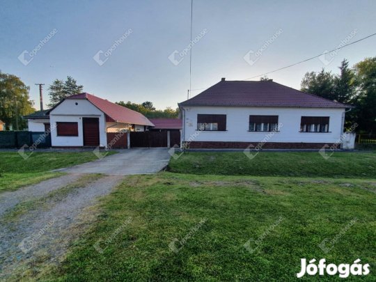 Sokoldalú ingatlan együttes eladó Szulokban!